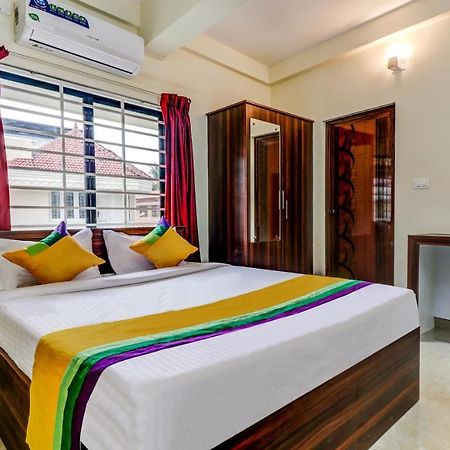 Treebo Trip Rain Tulsi Stayz Palarivattom Kochi Esterno foto
