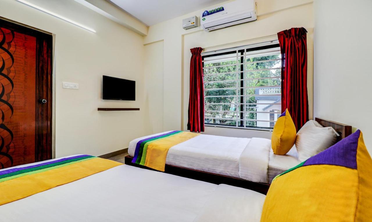 Treebo Trip Rain Tulsi Stayz Palarivattom Kochi Esterno foto