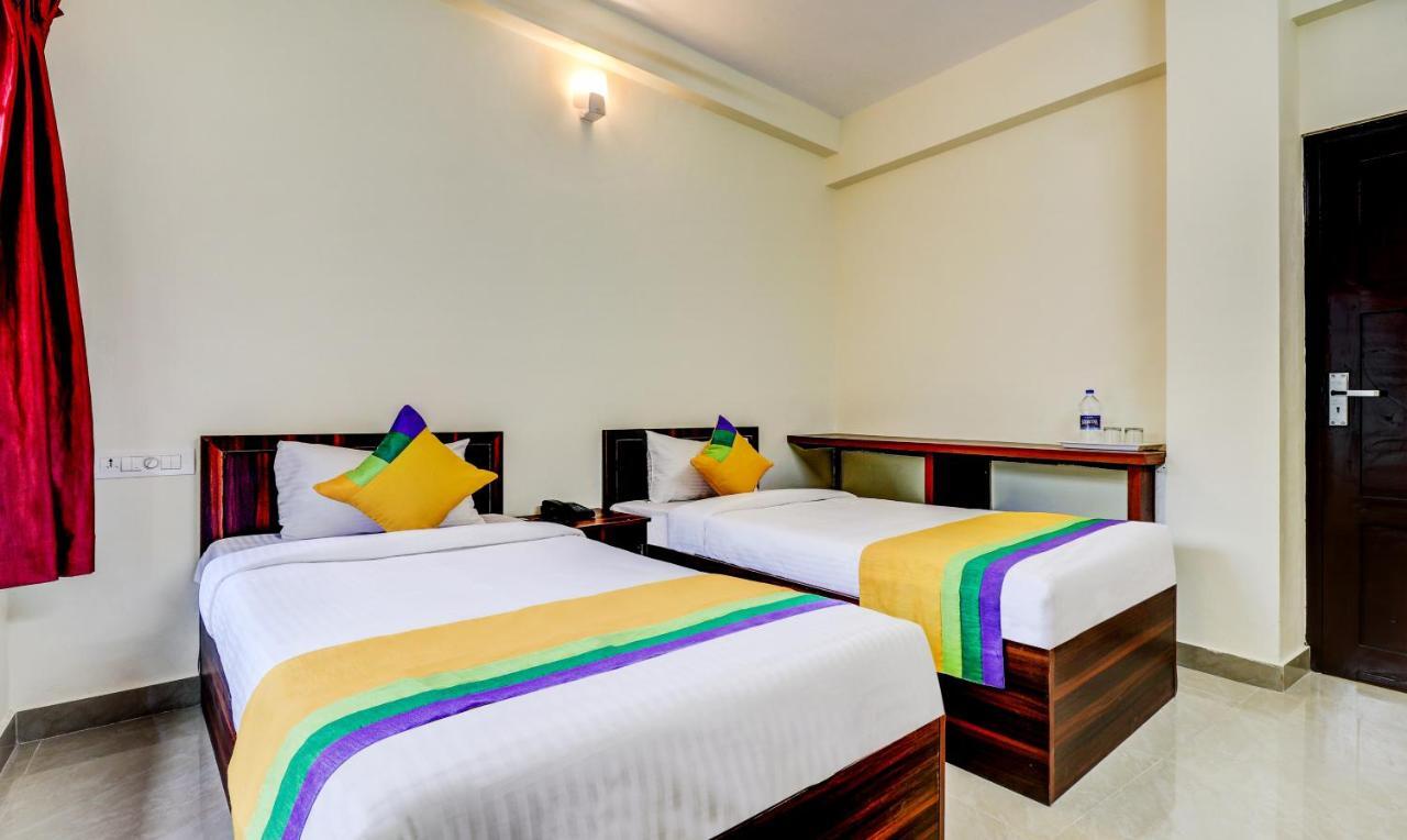 Treebo Trip Rain Tulsi Stayz Palarivattom Kochi Esterno foto